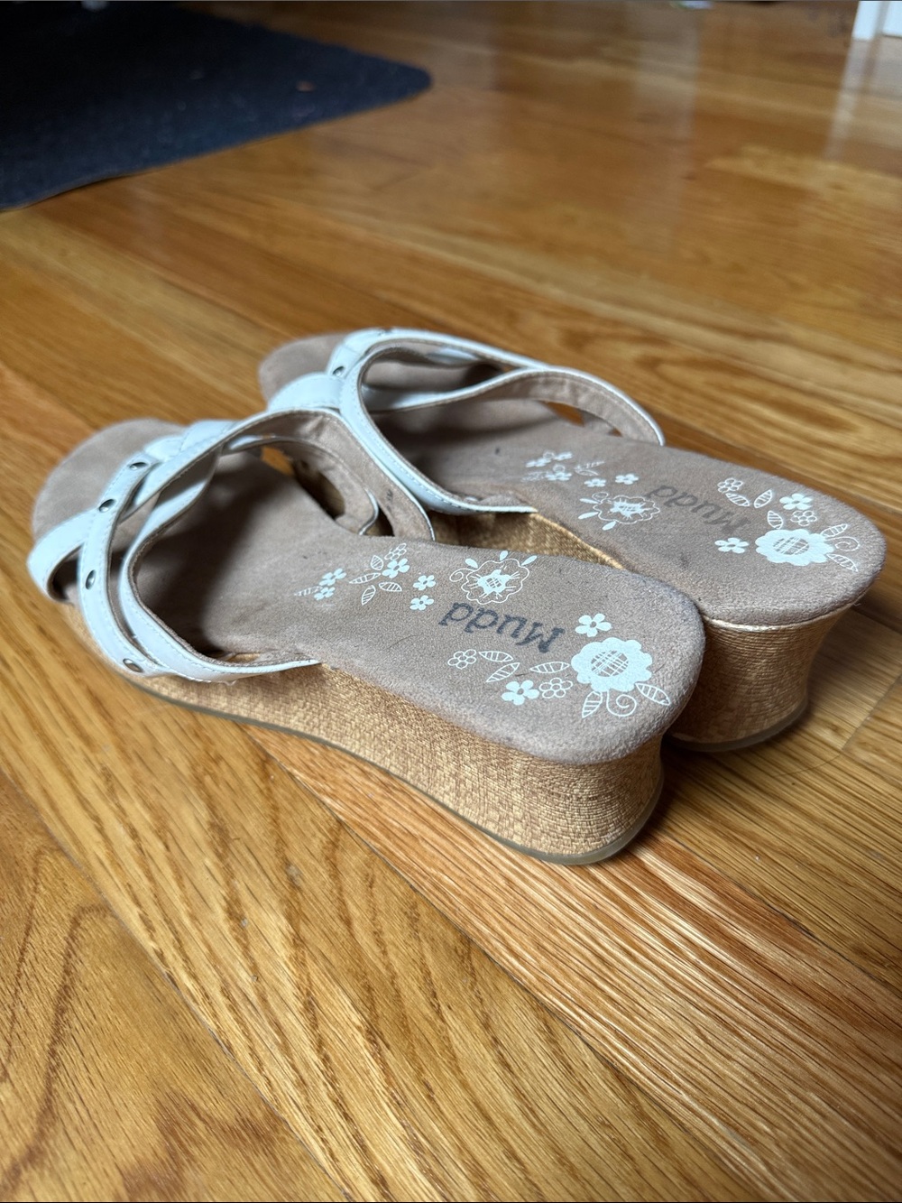 Y2K Mudd White Strappy Slide Sandals - Women - Picture 2 of 3